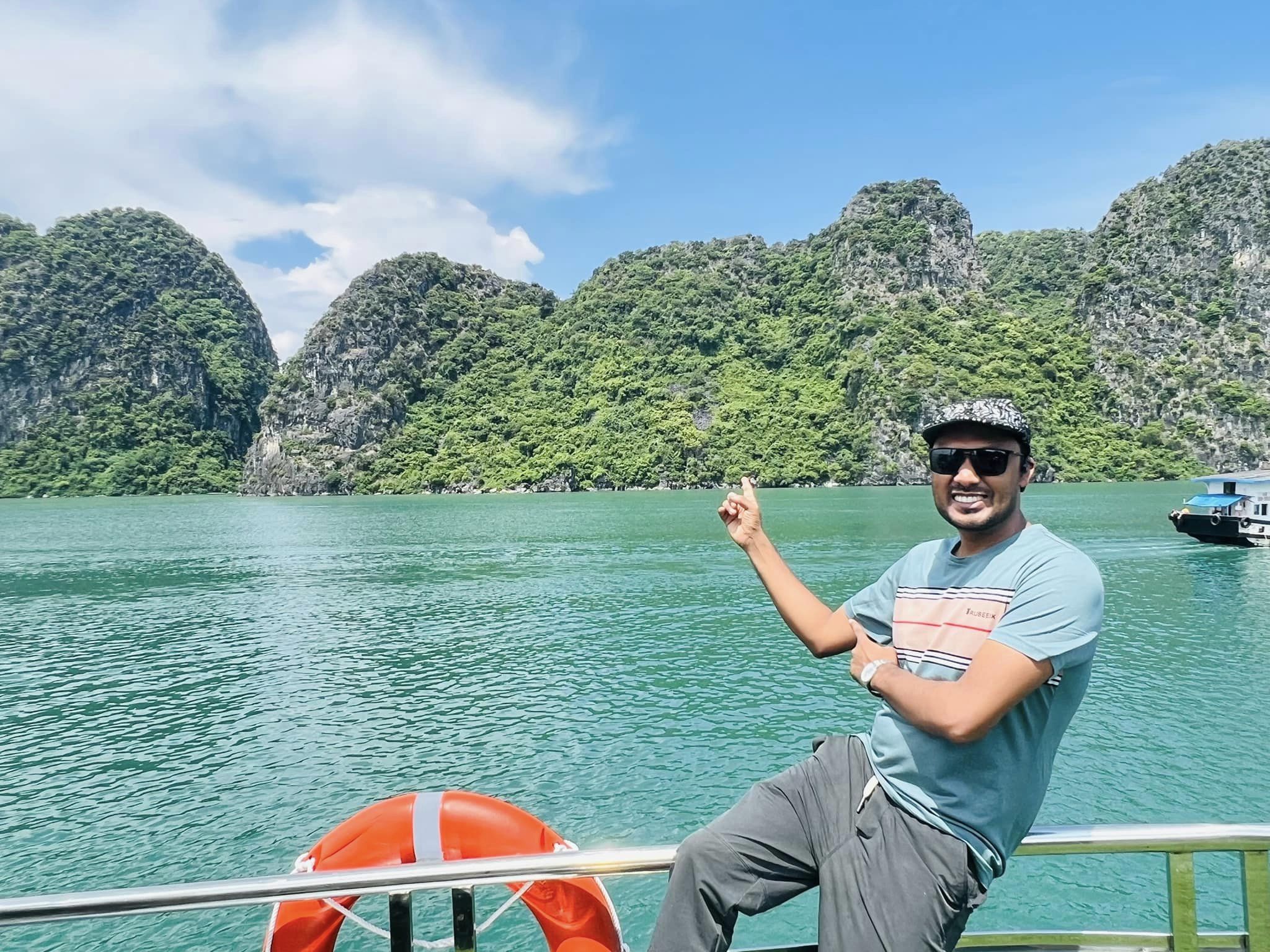 হ্যানয় শহর এবং হা লং বে এর নৈসর্গিক সৌন্দর্যের খুঁজে!